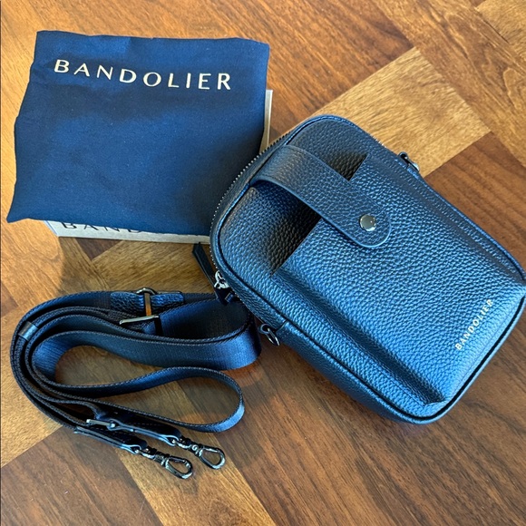 BRAND NEW BANDOLIER BLACK PEBBLED LEATHER CROSSBODY BAG - VERSATILE & ADORABLE! - Picture 1 of 10
